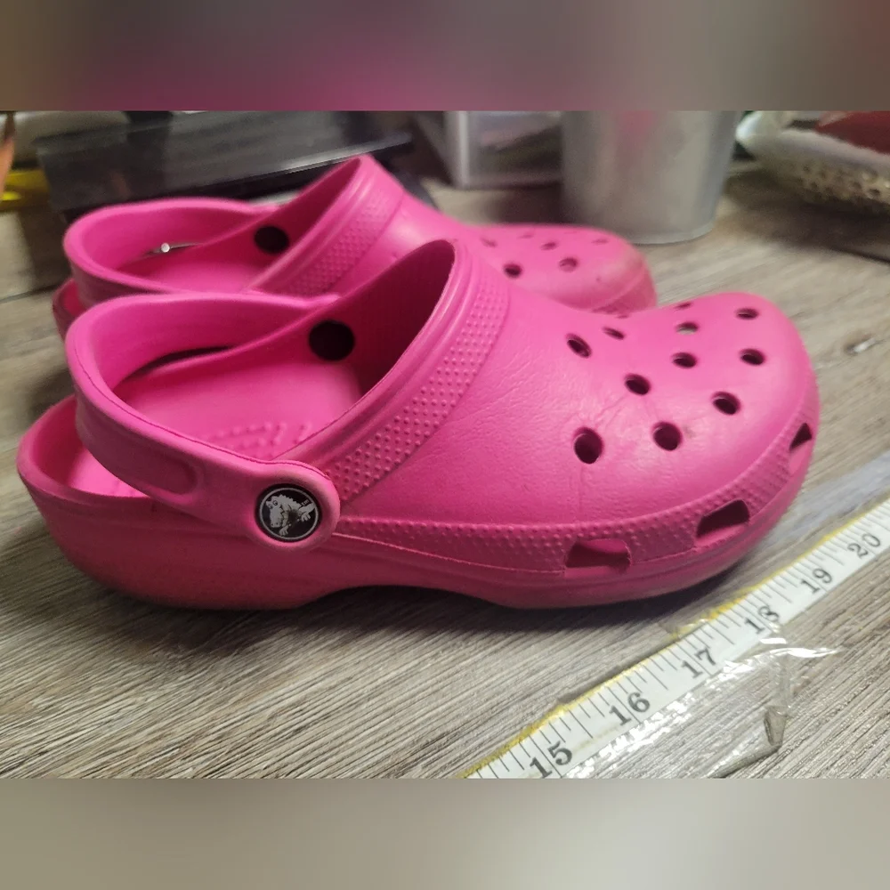 CROCS Pink Shoes Women's Size‎ 7 Mens Size 5